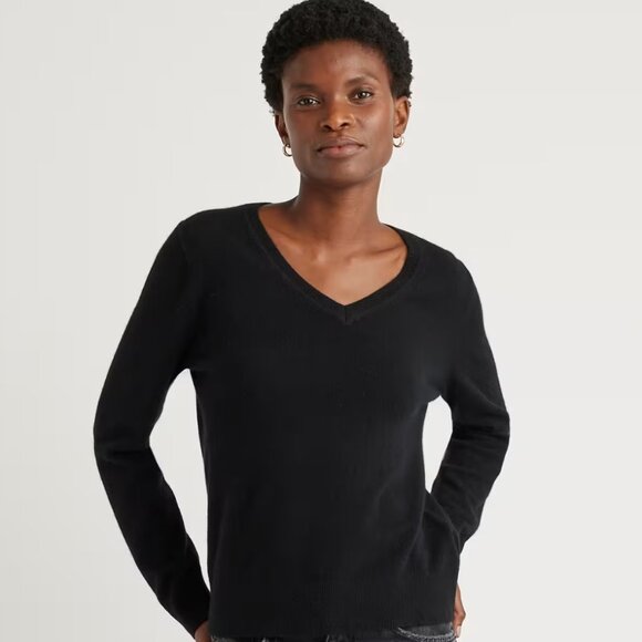 Women's Quince Mongolian Cashmere V-Neck Sweater Black Medium EUC!!! - Picture 2 of 8